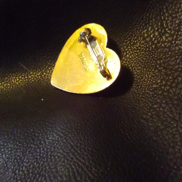 Gold Heart-Shaped Brooch with Pearl Accent - Picture 3 of 3